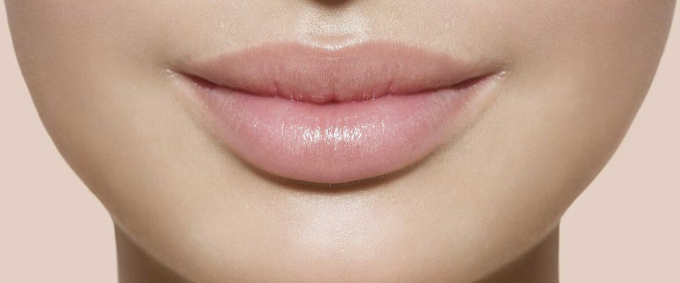 using lip plumper